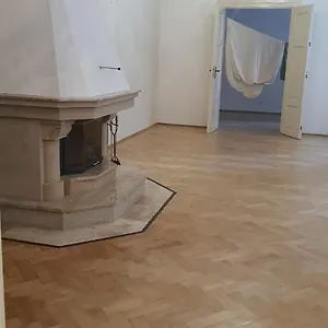 Private In Shared Luxurious Palace Like With 2 Bathrooms Including Whirlpool And Virtual Reality , Prague République tchèque